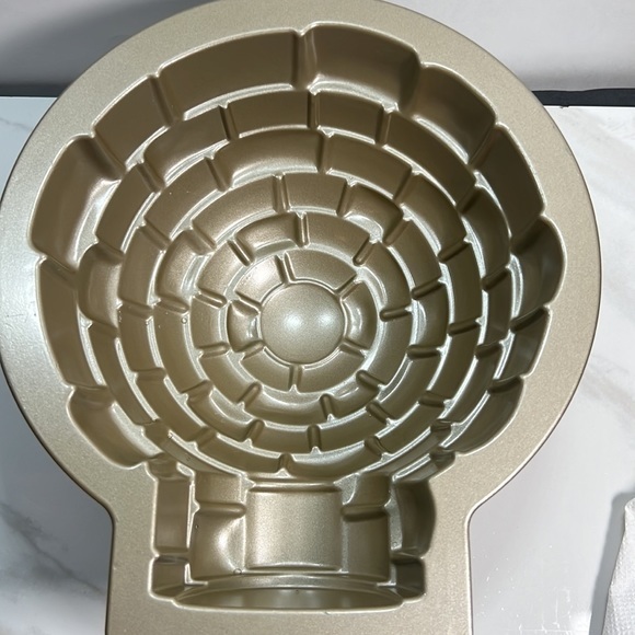 Nordic Ware Igloo Cake Pan - Picture 4 of 8